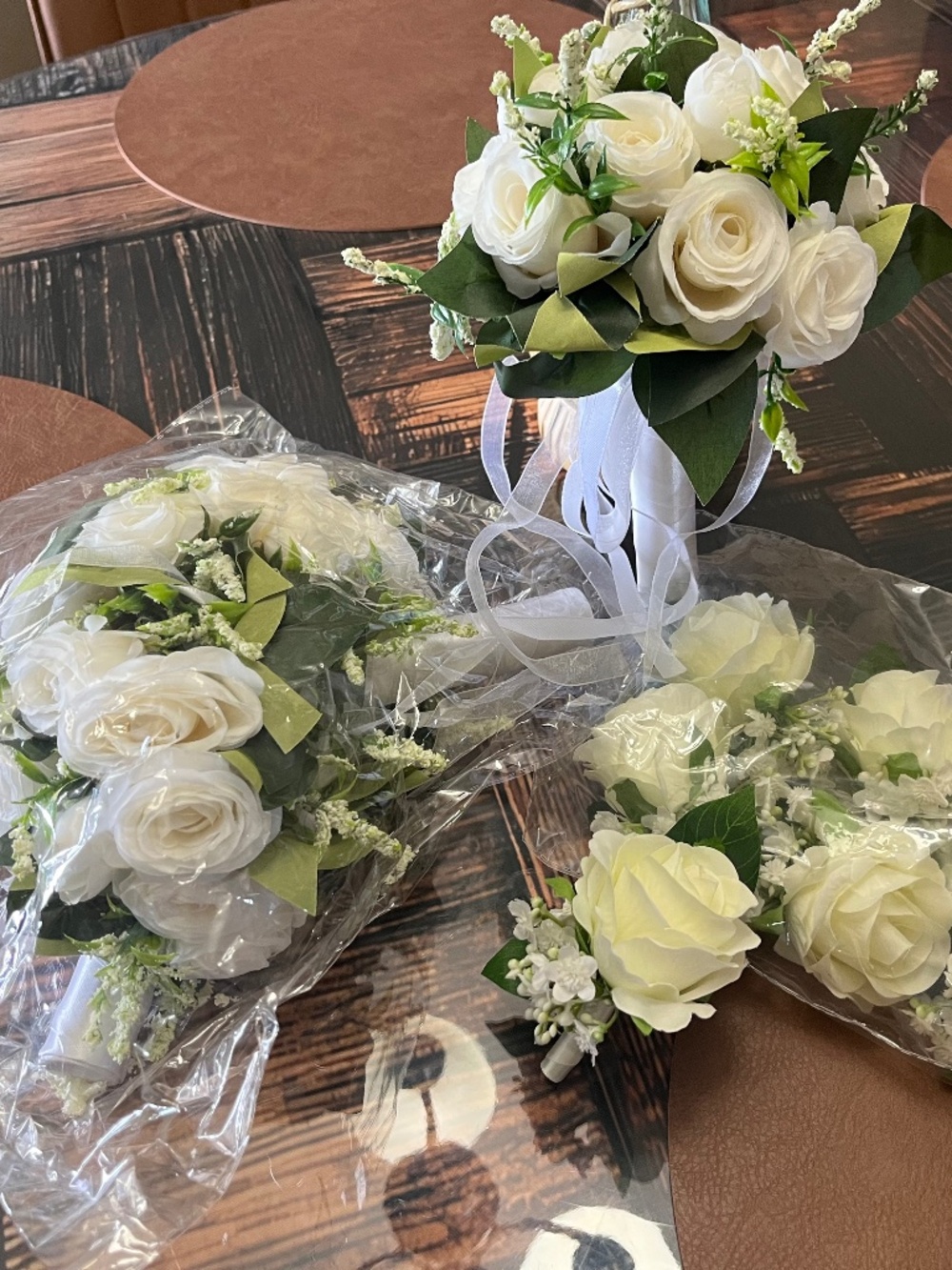 3 Bouquets / 6 boutonnières - Picture 2 of 5